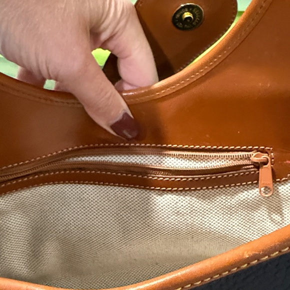 Dooney & Bourke Pebble Hobo Bag & matching wallet - Picture 10 of 13